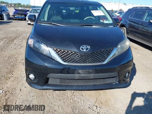 2013 Toyota Sienna SE z VIN 5TDXK3DC2DS302164, wystawiony jako IAAI lot #42792640 z przebiegiem 148 108 mil mil oraz . Historia ofert i sprzedaży dostępna na DreamBid. Obrazek 6.