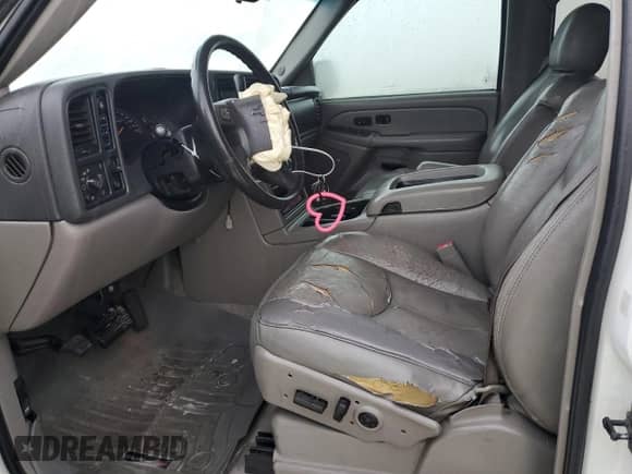 2004 Chevrolet Suburban LS with VIN 3GNFK16Z64G108020, listed as a Copart auction lot 43132865 with 289,464 mi miles and Salvage title. Bid and sale history available at DreamBid. Image 7.