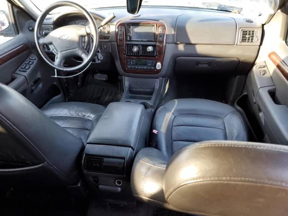 2003 Ford Explorer Limited z VIN 1FMDU75WX3ZB05314, wystawiony jako Copart lot #45405705 z przebiegiem 174 542 mil mil oraz Nie do naprawy • Non repairable. Historia ofert i sprzedaży dostępna na DreamBid. Obrazek 8.