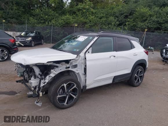 2023 Chevrolet TrailBlazer RS z VIN KL79MUSL4PB188477, wystawiony jako IAAI lot #43009378 z przebiegiem 17 456 mil mil oraz . Historia ofert i sprzedaży dostępna na DreamBid. Obrazek 18.