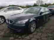 2009 BMW 5 Series 535i xDrive z VIN WBANV93599C135764, wystawiony jako Copart lot #85119895 z przebiegiem 99 340 mil mil oraz Szkoda całkowita • Salvage title. Historia ofert i sprzedaży dostępna na DreamBid. Obrazek 1.