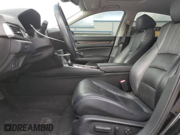 2018 Honda Accord EX-L z VIN 1HGCV1F53JA087770, wystawiony jako Copart lot #85873705 z przebiegiem 110 064 mil mil oraz Szkoda całkowita • Salvage title. Historia ofert i sprzedaży dostępna na DreamBid. Obrazek 7.