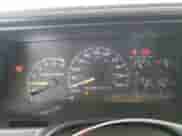 1996 GMC Sierra 1500 z VIN 2GTEC19R0T1563546, wystawiony jako Copart lot #55819425 z przebiegiem 176 900 mil mil oraz Szkoda całkowita • Salvage title. Historia ofert i sprzedaży dostępna na DreamBid. Obrazek 9.