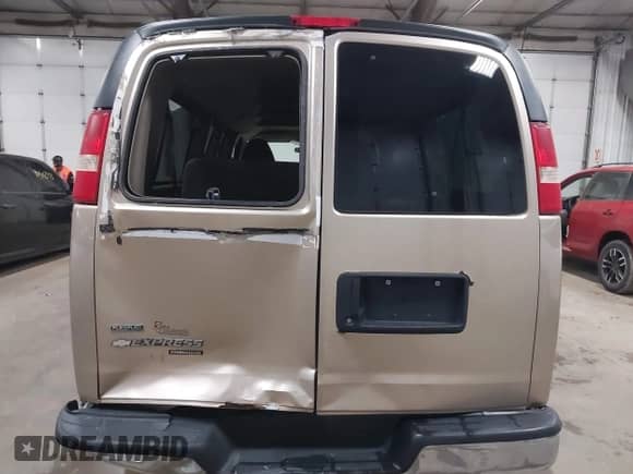 2012 Chevrolet Express Passenger 1LT с VIN 1GAZG1FAXC1127760, выставлен на аукционе IAAI как лот 41629882 с пробегом 311 110 миль миль и . История ставок и продаж доступна на DreamBid. Изображение 16.