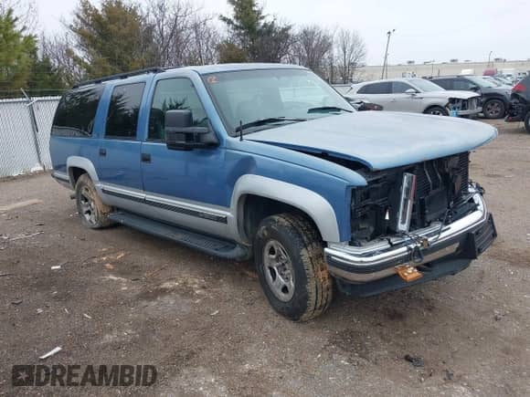 1996 Chevrolet Suburban с VIN 1GNFK16R4TJ323375, выставлен на аукционе IAAI как лот 41483863 с пробегом 272 197 миль миль и . История ставок и продаж доступна на DreamBid. Изображение 1.