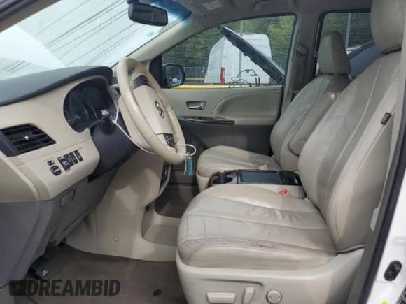 2013 Toyota Sienna XLE AAS z VIN 5TDYK3DC5DS332425, wystawiony jako Copart lot #84026495 z przebiegiem 98 144 mil mil oraz Szkoda całkowita • Salvage title. Historia ofert i sprzedaży dostępna na DreamBid. Obrazek 7.