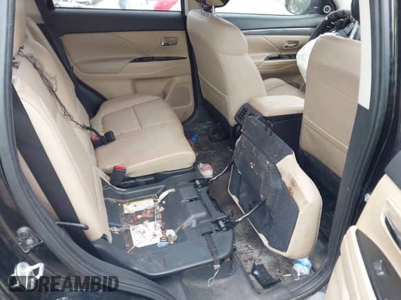 2019 Mitsubishi Outlander ES с VIN JA4AZ3A37KZ010733, выставлен на аукционе IAAI как лот 43051620 с пробегом 48 525 миль миль и . История ставок и продаж доступна на DreamBid. Изображение 8.