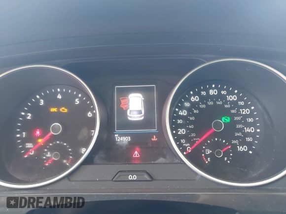 2018 Volkswagen Tiguan S с VIN 3VV1B7AX3JM067887, выставлен на аукционе IAAI как лот 43216100 с пробегом 124 903 миль миль и . История ставок и продаж доступна на DreamBid. Изображение 7.