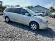2004 Toyota Sienna XLE z VIN 5TDZA22C54S116773, wystawiony jako Copart lot #81171155 z przebiegiem 232 127 mil mil oraz Szkoda całkowita • Salvage title. Historia ofert i sprzedaży dostępna na DreamBid. Obrazek 4.