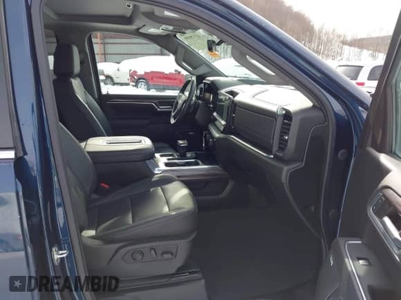 2022 Chevrolet Silverado 1500 LTZ z VIN 2GCUDGED8N1511011, wystawiony jako IAAI lot #41378959 z przebiegiem 30 665 mil mil oraz . Historia ofert i sprzedaży dostępna na DreamBid. Obrazek 5.