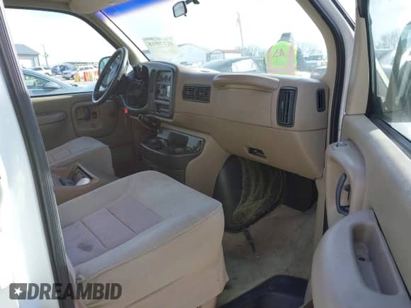 1999 Chevrolet Express z VIN 1GBFG15RXX1047502, wystawiony jako IAAI lot #41379918 z przebiegiem 101 936 mil mil oraz . Historia ofert i sprzedaży dostępna na DreamBid. Obrazek 5.