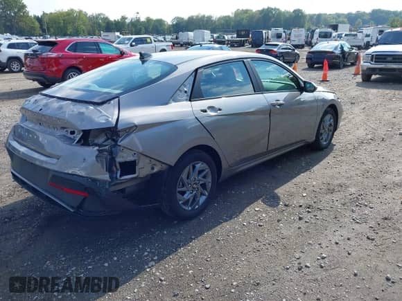 2024 Hyundai Elantra SEL z VIN KMHLM4DG3RU781212, wystawiony jako IAAI lot #43310046 z przebiegiem 21 974 mil mil oraz . Historia ofert i sprzedaży dostępna na DreamBid. Obrazek 4.