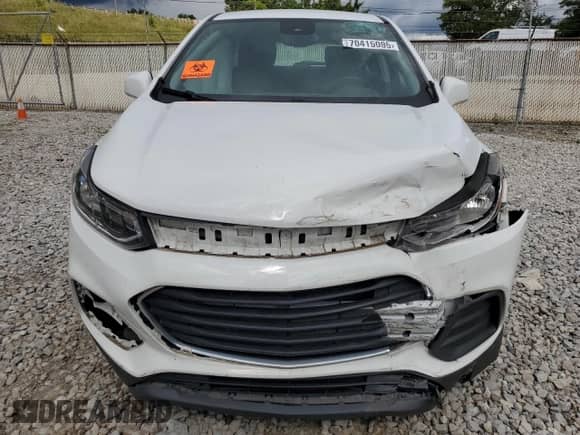 2017 Chevrolet Trax LS z VIN KL7CJKSB6HB090921, wystawiony jako Copart lot #70415095 z przebiegiem 71 386 mil mil oraz Szkoda całkowita • Salvage title. Historia ofert i sprzedaży dostępna na DreamBid. Obrazek 5.