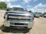 2015 Chevrolet Silverado 2500HD Work Truck z VIN 1GC2KUEG2FZ504361, wystawiony jako Copart lot #62994945 z przebiegiem 251 103 mil mil oraz Szkoda całkowita • Salvage title. Historia ofert i sprzedaży dostępna na DreamBid. Obrazek 13.