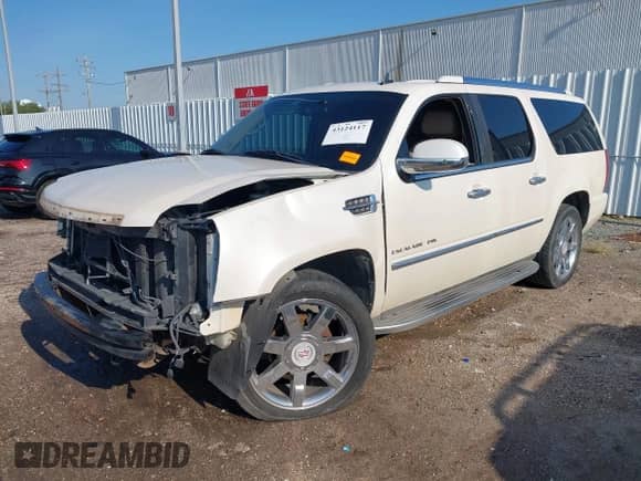 2009 Cadillac Escalade ESV with VIN 1GYFK26289R299748, listed as a IAAI auction lot 43124117 with 166,692 mi miles and . Bid and sale history available at DreamBid. Image 2.