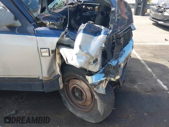 1990 Dodge Dakota z VIN 1B7FL23X0LS641390, wystawiony jako IAAI lot #42826429 z przebiegiem 186 919 mil mil oraz . Historia ofert i sprzedaży dostępna na DreamBid. Obrazek 6.