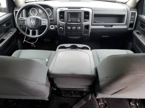 2016 Ram 1500 Express z VIN 3C6RR7KT5GG348855, wystawiony jako Copart lot #68904085 z przebiegiem 136 508 mil mil oraz Szkoda całkowita • Salvage title. Historia ofert i sprzedaży dostępna na DreamBid. Obrazek 8.