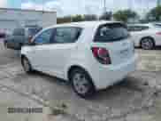 2012 Chevrolet Sonic LS z VIN 1G1JA6SHXC4129814, wystawiony jako IAAI lot #42654984 z przebiegiem 160 545 mil mil oraz . Historia ofert i sprzedaży dostępna na DreamBid. Obrazek 3.