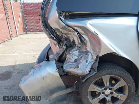 2016 Toyota Sienna SE with VIN 5TDXK3DC3GS732936, listed as a IAAI auction lot 42721756 with 150,449 mi miles and . Bid and sale history available at DreamBid. Image 18.