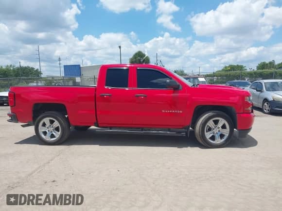 2017 Chevrolet Silverado 1500 Custom с VIN 1GCRCPEH6HZ288149, выставлен на аукционе IAAI как лот 42256698 с пробегом 126 365 миль миль и . История ставок и продаж доступна на DreamBid. Изображение 13.
