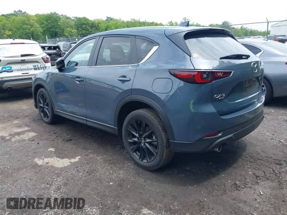 2023 Mazda CX-5 S Carbon Edition z VIN JM3KFBCM8P0223695, wystawiony jako IAAI lot #42379352 z przebiegiem 41 849 mil mil oraz . Historia ofert i sprzedaży dostępna na DreamBid. Obrazek 3.