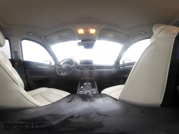 2023 Mazda CX-5 S Carbon Edition z VIN JM3KFBCM3P0126856, wystawiony jako IAAI lot #42020069 z przebiegiem 9 728 mil mil oraz . Historia ofert i sprzedaży dostępna na DreamBid. Obrazek 19.