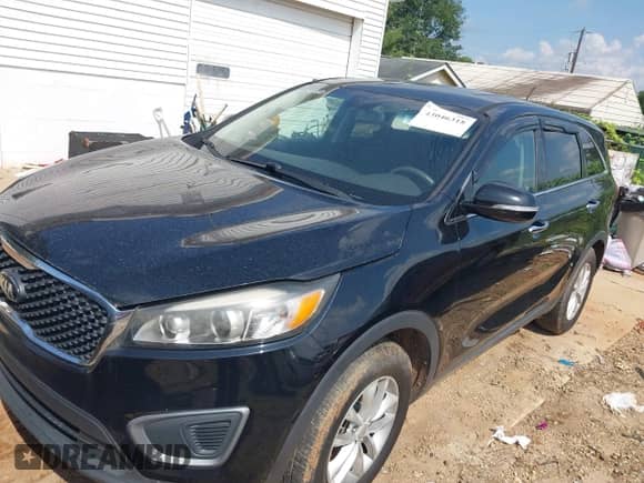 2016 Kia Sorento LX z VIN 5XYPG4A30GG050914, wystawiony jako IAAI lot #43046318 z przebiegiem 147 745 mil mil oraz . Historia ofert i sprzedaży dostępna na DreamBid. Obrazek 2.