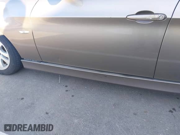 2007 BMW 3 Series 328xi z VIN WBAVC93567KX53505, wystawiony jako IAAI lot #43566890 z przebiegiem 176 398 mil mil oraz . Historia ofert i sprzedaży dostępna na DreamBid. Obrazek 6.