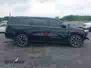 2023 Chevrolet Suburban RST z VIN 1GNSKEKD0PR497550, wystawiony jako IAAI lot #42639277 z przebiegiem 25 111 mil mil oraz . Historia ofert i sprzedaży dostępna na DreamBid. Obrazek 14.