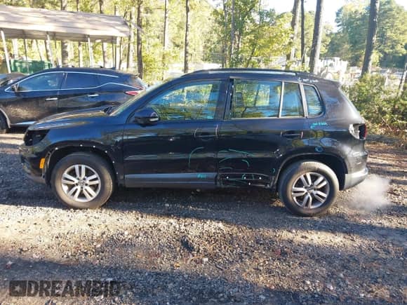 2015 Volkswagen Tiguan S z VIN WVGAV7AX3FW583711, wystawiony jako IAAI lot #43437551 z przebiegiem 213 857 mil mil oraz . Historia ofert i sprzedaży dostępna na DreamBid. Obrazek 14.