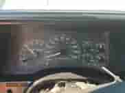 1996 Chevrolet Tahoe z VIN 1GNEC13R5TJ374784, wystawiony jako Copart lot #66554125 z przebiegiem 218 321 mil mil oraz Czysty tytuł • Clean title. Historia ofert i sprzedaży dostępna na DreamBid. Obrazek 9.