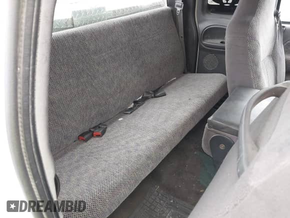 1999 Dodge 1500 z VIN 3B7HF13Y3XG222398, wystawiony jako IAAI lot #42314105 z przebiegiem 225 851 mil mil oraz . Historia ofert i sprzedaży dostępna na DreamBid. Obrazek 8.