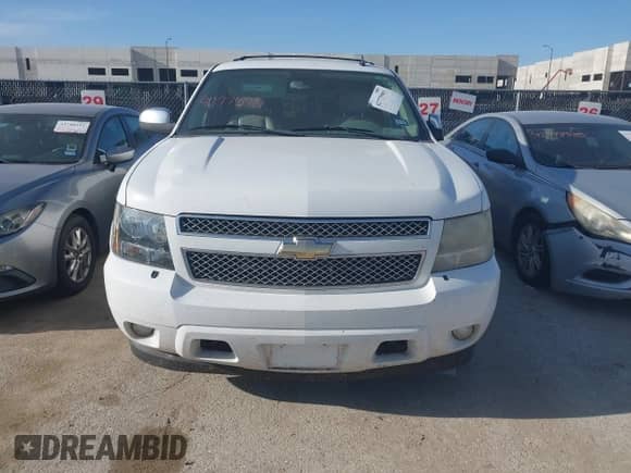 2011 Chevrolet Tahoe LTZ z VIN 1GNSCCE03BR397672, wystawiony jako IAAI lot #42775981 z przebiegiem 210 316 mil mil oraz . Historia ofert i sprzedaży dostępna na DreamBid. Obrazek 12.