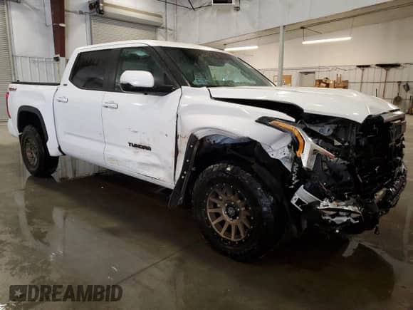 2025 Toyota Tundra SR5 с VIN 5TFLA5DBXSX269443, выставлен на аукционе Copart как лот 84546195 с пробегом 19 842 миль миль и Списание • Salvage title. История ставок и продаж доступна на DreamBid. Изображение 4.