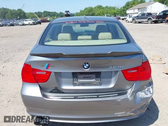 2010 BMW 3 Series 328i с VIN WBAPH5C51AA448963, выставлен на аукционе IAAI как лот 42568110 с пробегом 112 050 миль миль и . История ставок и продаж доступна на DreamBid. Изображение 16.