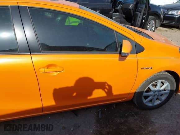 2015 Toyota Prius One z VIN JTDKDTB3XF1107503, wystawiony jako IAAI lot #42519126 z przebiegiem 50 613 mil mil oraz . Historia ofert i sprzedaży dostępna na DreamBid. Obrazek 13.