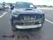 2024 Toyota Tacoma SR5 z VIN 3TYKB5FN6RT007410, wystawiony jako IAAI lot #43205199 z przebiegiem 26 768 mil mil oraz . Historia ofert i sprzedaży dostępna na DreamBid. Obrazek 6.