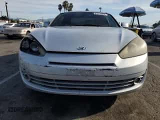 2008 Hyundai Tiburon GS с VIN KMHHM66DX8U291384, выставлен на аукционе Copart как лот 85974854 с пробегом 106 391 миль миль и Списание • Salvage title. История ставок и продаж доступна на DreamBid. Изображение 5.
