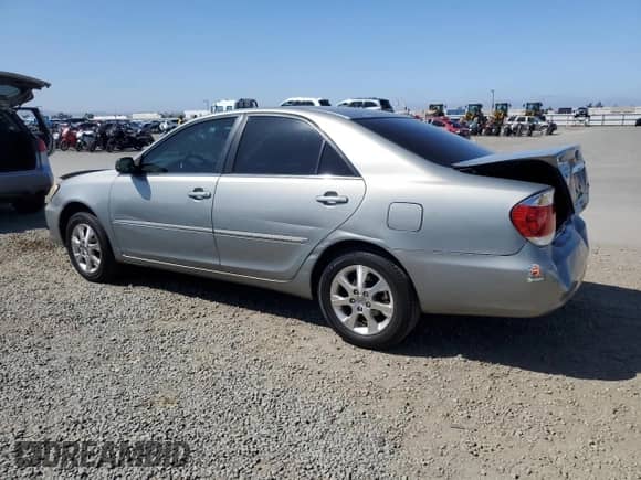2005 Toyota Camry LE with VIN 4T1BF32K05U603632, listed as a Copart auction lot 84240185 with 181,404 mi miles and Salvage title. Bid and sale history available at DreamBid. Image 2.