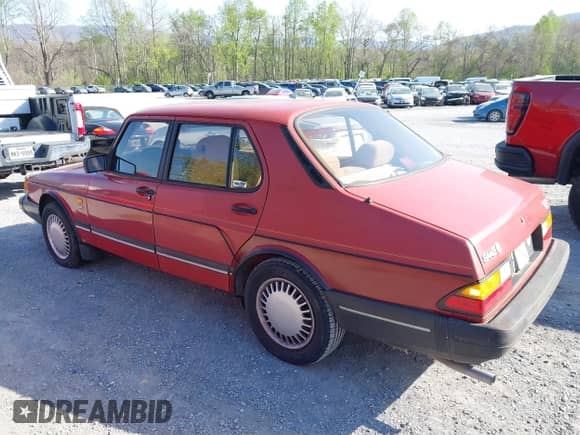 1991 Saab 900 with VIN YS3AK45E3M7006214, listed as a IAAI auction lot 42051443 with 188,409 mi miles and . Bid and sale history available at DreamBid. Image 6.