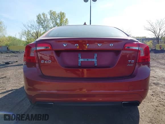 2015 Volvo S60 T5 Premier с VIN YV1612TB3F1309765, выставлен на аукционе IAAI как лот 42108221 с пробегом 103 874 миль миль и . История ставок и продаж доступна на DreamBid. Изображение 16.