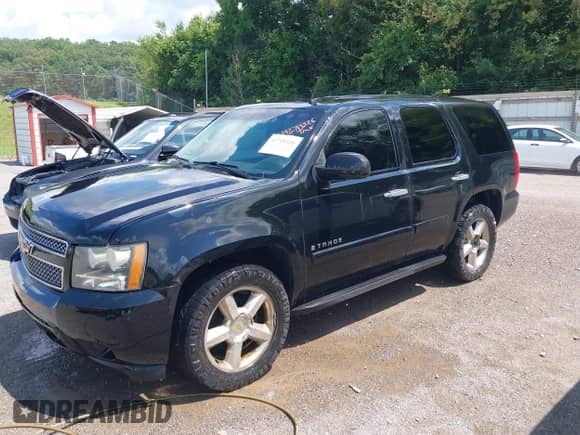 2008 Chevrolet Tahoe LTZ с VIN 1GNFK13078J214986, выставлен на аукционе IAAI как лот 42715326 с пробегом 297 989 миль миль и . История ставок и продаж доступна на DreamBid. Изображение 2.