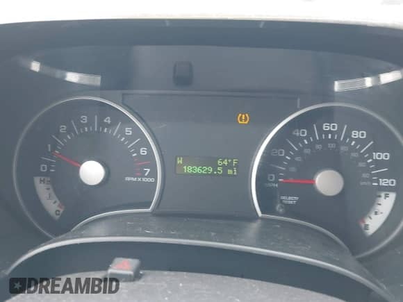 2010 Ford Explorer XLT z VIN 1FMEU7DE6AUA63182, wystawiony jako IAAI lot #43164231 z przebiegiem 183 629 mil mil oraz . Historia ofert i sprzedaży dostępna na DreamBid. Obrazek 7.