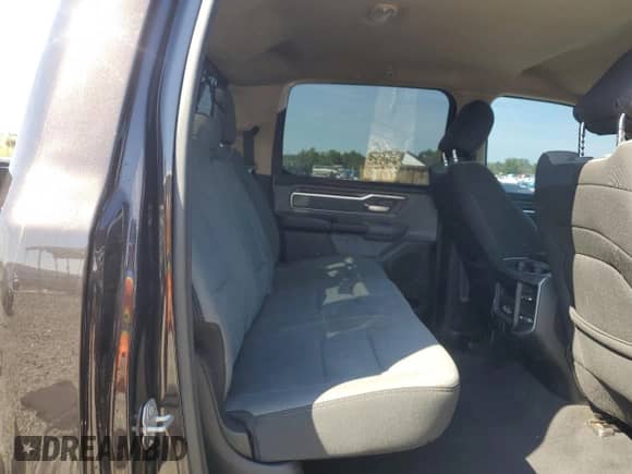 2019 Ram 1500 Big Horn z VIN 1C6RREFT3KN582233, wystawiony jako Copart lot #80405925 z przebiegiem 96 621 mil mil oraz Szkoda całkowita • Salvage title. Historia ofert i sprzedaży dostępna na DreamBid. Obrazek 10.