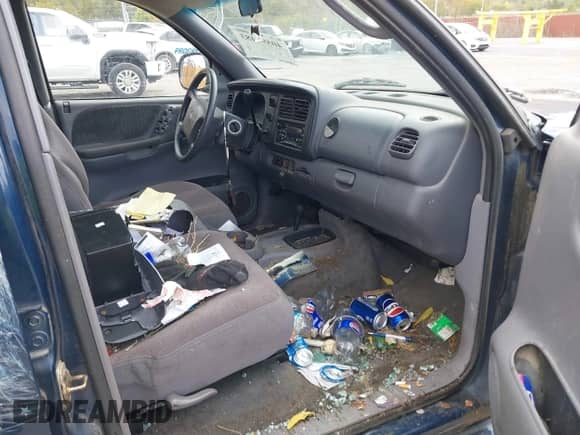 2000 Dodge Durango with VIN 1B4HS28Z9YF146768, listed as a IAAI auction lot 42782217 with 258,086 mi miles and . Bid and sale history available at DreamBid. Image 5.