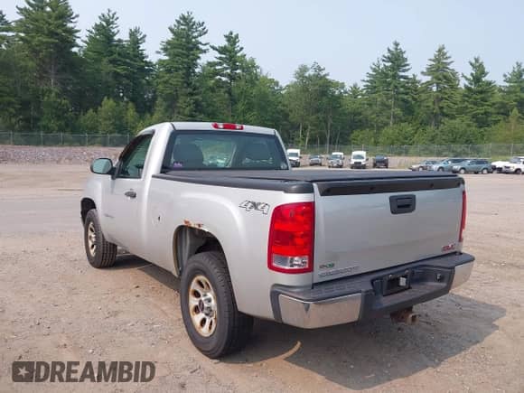 2011 GMC Sierra 1500 Work Truck z VIN 1GTN2TEA6BZ184958, wystawiony jako IAAI lot #42874958 z przebiegiem 63 439 mil mil oraz . Historia ofert i sprzedaży dostępna na DreamBid. Obrazek 3.