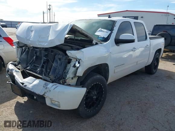 2011 Chevrolet Silverado 1500 LTZ z VIN 3GCPKTE22BG136343, wystawiony jako IAAI lot #42056685 z przebiegiem 188 066 mil mil oraz . Historia ofert i sprzedaży dostępna na DreamBid. Obrazek 2.