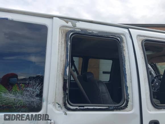 2009 Chevrolet Express Passenger with VIN 1GAGG25K991123960, listed as a IAAI auction lot 41722222 with 229,339 mi miles and . Bid and sale history available at DreamBid. Image 17.