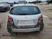 2013 Chevrolet Sonic LT с VIN 1G1JC6SB7D4139806, выставлен на аукционе Copart как лот 82143415 с пробегом 102 960 миль миль и Списание • Salvage title. История ставок и продаж доступна на DreamBid. Изображение 6.