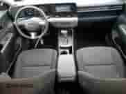 2024 Hyundai Kona SEL с VIN KM8HB3AB0RU137665, выставлен на аукционе Copart как лот 73190374 с пробегом 1 423 миль миль и Списание • Salvage title. История ставок и продаж доступна на DreamBid. Изображение 8.